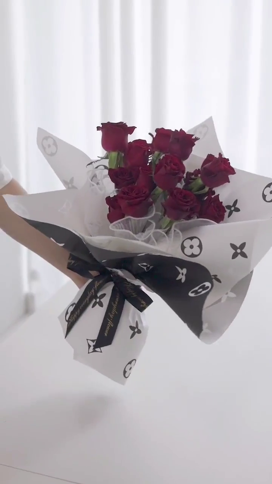 How to Wrap a Rose Hand Bouquet?