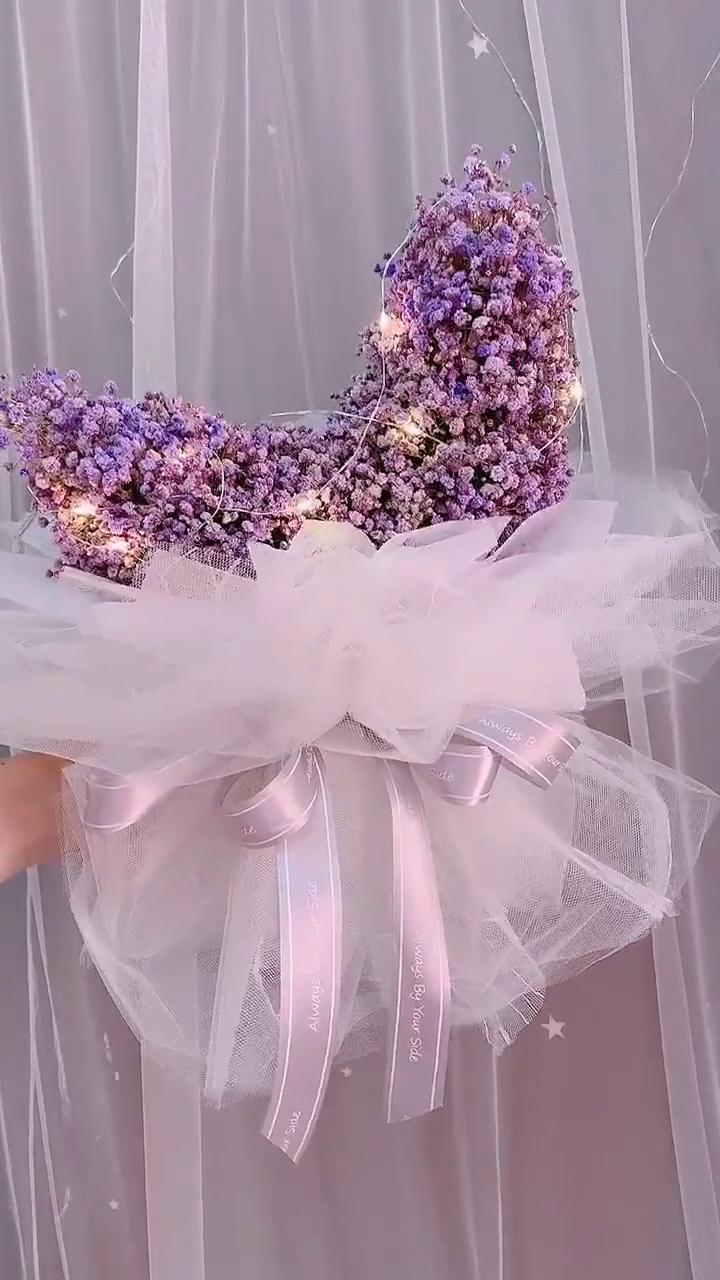 DIY Moon Shaped Flower Bouquet