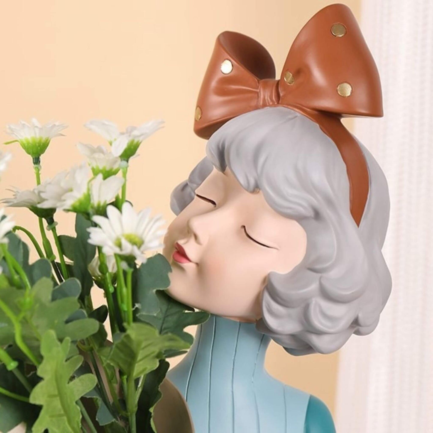 Wonderful Lassie Modern Craft Ornament And Vase