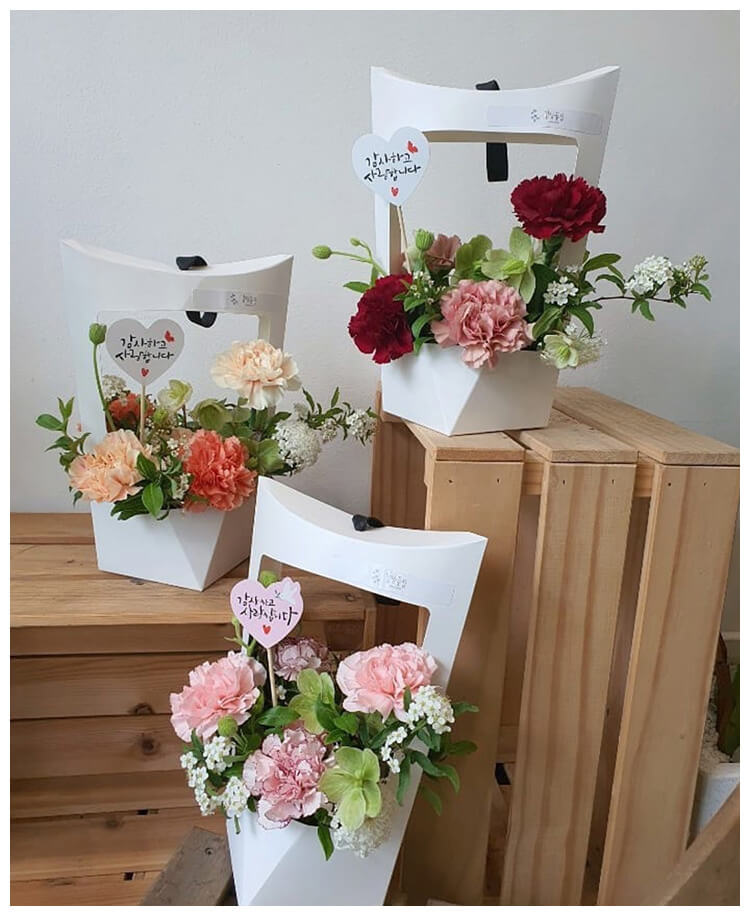 Curve Shaped Open Window Flower Gift Box