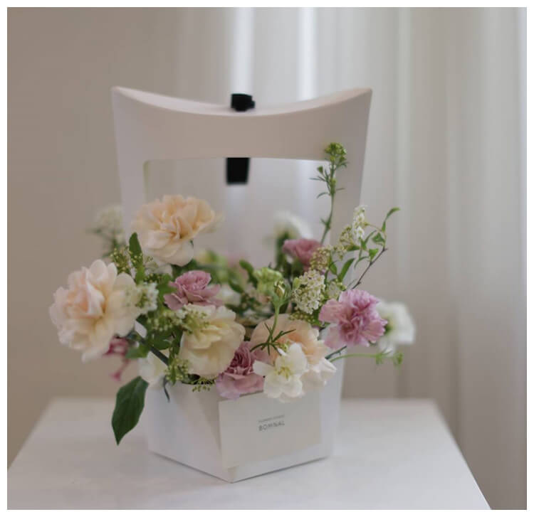 Curve Shaped Open Window Flower Gift Box