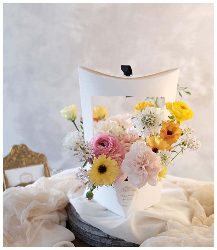 Curve Shaped Open Window Flower Gift Box