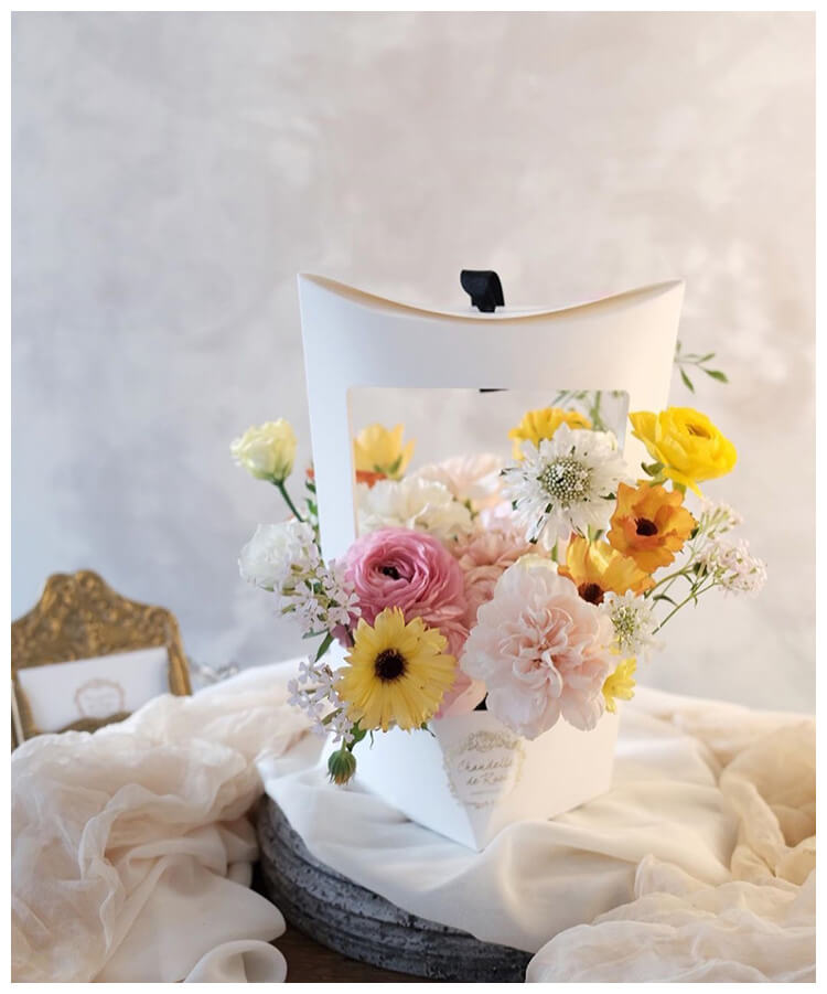 Curve Shaped Open Window Flower Gift Box