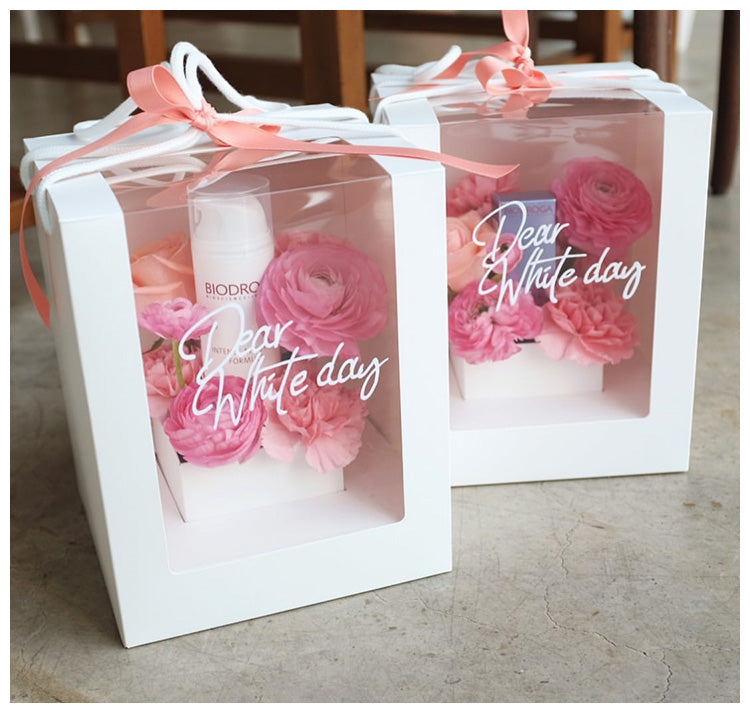 Square Shaped Handheld Flower Gift Box