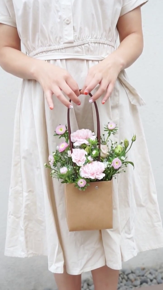 Handheld Kraft Paper Bag Flower Arrangement