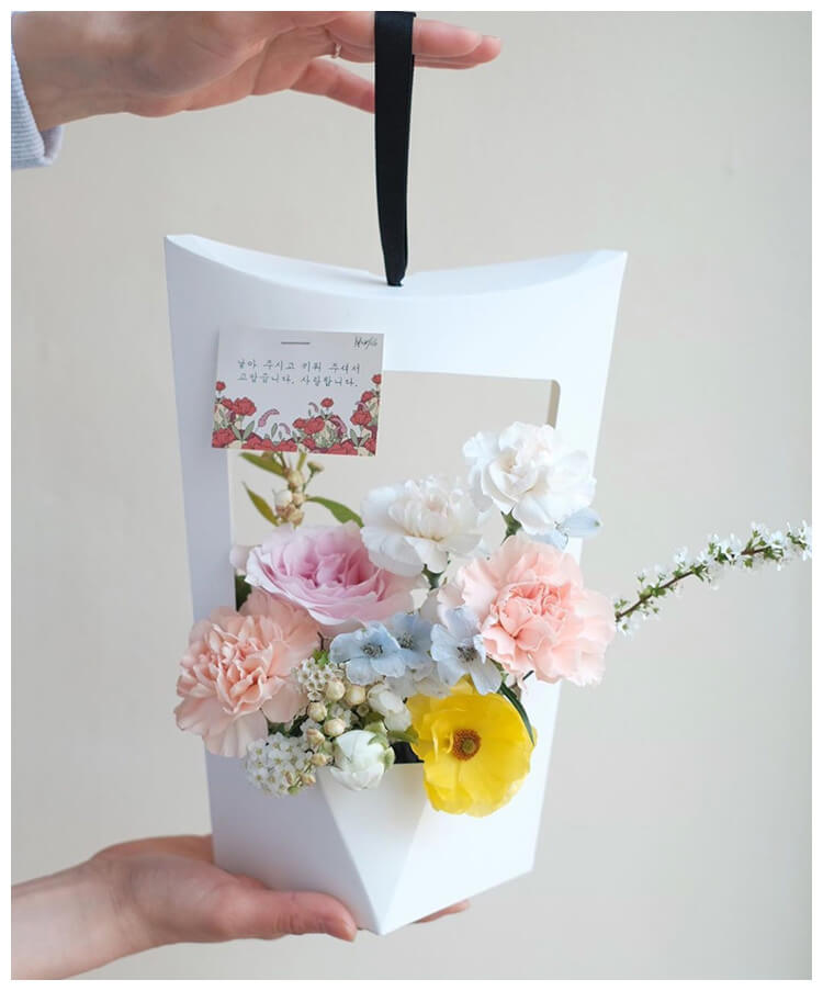 Curve Shaped Open Window Flower Gift Box